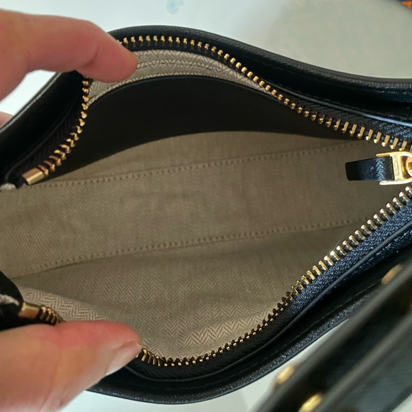 New , Authentic Tory Burch emerson zip shoulder bag - Picture 12 of 16